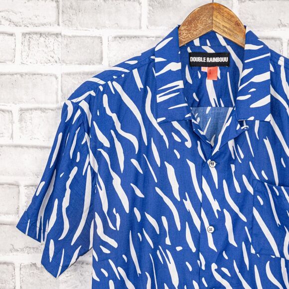 Double Rainbouu  Short Sleeve Button up camp shirt blue print Men's Medium - Picture 5 of 5